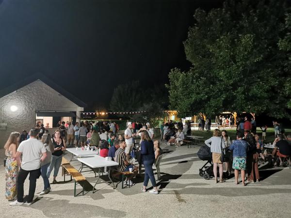 groupe en soirée