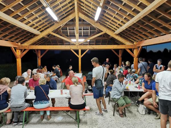 Repas sous la halle